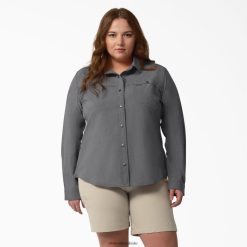 vestuário de trabalho Dickies além de camisa de trabalho com aba de rolo de resfriamento cinza grafite (gad) mulheres V2FZ461685